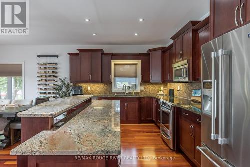 145 Homewood Avenue, Trent Hills, ON - Indoor Photo Showing Kitchen With Upgraded Kitchen