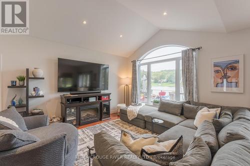 145 Homewood Avenue, Trent Hills, ON - Indoor Photo Showing Living Room