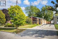 43 PORCHESTER DRIVE  Toronto, ON M1J 2R4