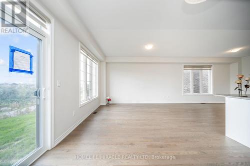 64 Phoenix Boulevard, Barrie, ON - Indoor Photo Showing Other Room