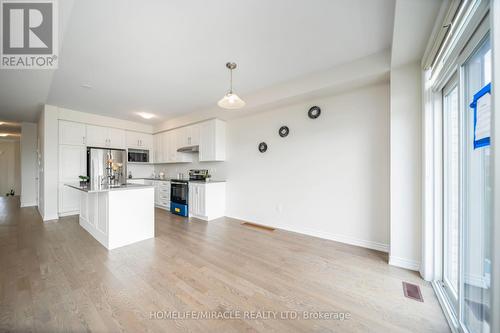 64 Phoenix Boulevard, Barrie, ON - Indoor Photo Showing Kitchen