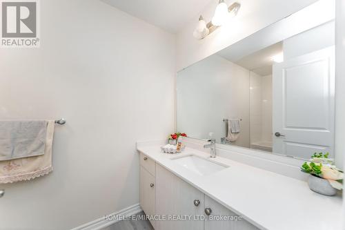 64 Phoenix Boulevard, Barrie, ON - Indoor Photo Showing Bathroom
