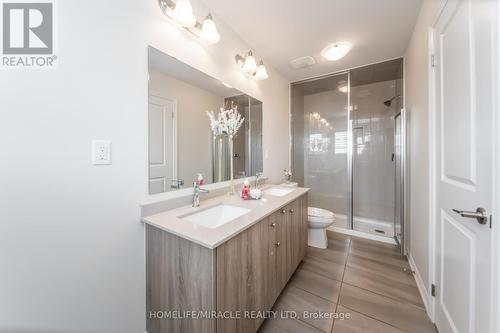 64 Phoenix Boulevard, Barrie, ON - Indoor Photo Showing Bathroom