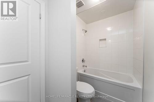 64 Phoenix Boulevard, Barrie, ON - Indoor Photo Showing Bathroom