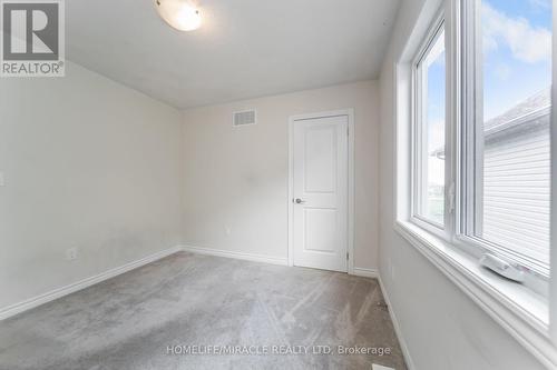 64 Phoenix Boulevard, Barrie, ON - Indoor Photo Showing Other Room