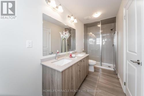 64 Phoenix Boulevard, Barrie, ON - Indoor Photo Showing Bathroom