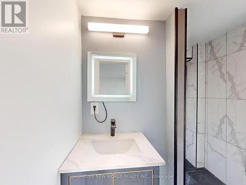 11 Maple Street, Oshawa, ON - Indoor Photo Showing Bathroom