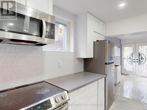 11 Maple Street, Oshawa, ON - Indoor Photo Showing Kitchen