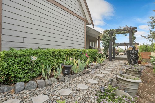 111 Petersen Rd South, Campbell River, BC 