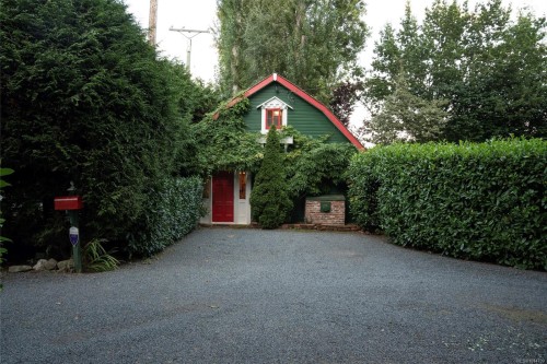 3045 Mcanally Rd, Saanich, BC 