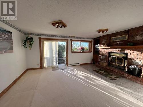 345 Dead End Rd, Harmony Beach, ON - Indoor With Fireplace