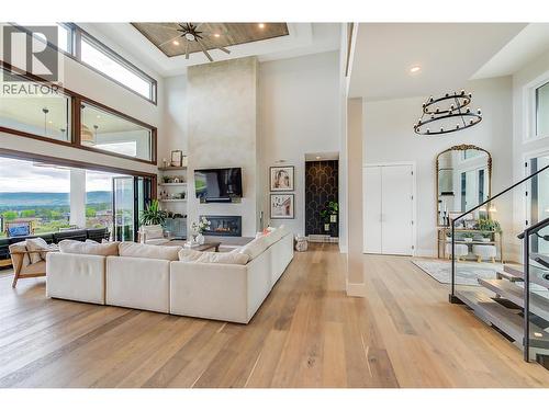 1612 Vincent Place, Kelowna, BC - Indoor With Fireplace