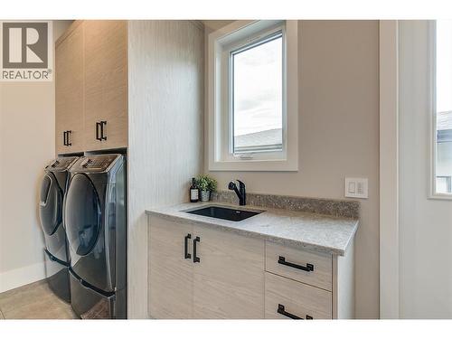 1612 Vincent Place, Kelowna, BC - Indoor Photo Showing Laundry Room