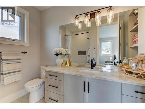 1612 Vincent Place, Kelowna, BC - Indoor Photo Showing Bathroom
