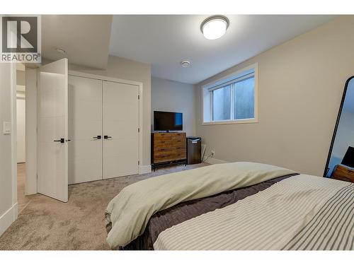 1612 Vincent Place, Kelowna, BC - Indoor Photo Showing Bedroom