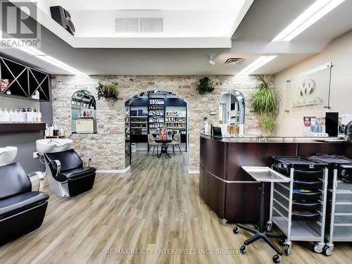 1735 Lakeshore Road W, Mississauga, ON 