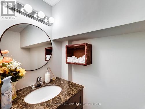 1735 Lakeshore Road W, Mississauga, ON 