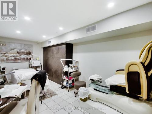 1735 Lakeshore Road W, Mississauga, ON 