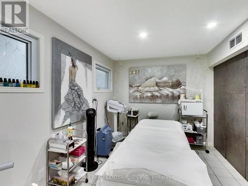 1735 Lakeshore Road W, Mississauga, ON 