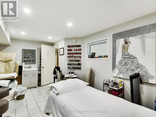 1735 Lakeshore Road W, Mississauga, ON 