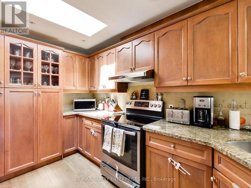 1735 Lakeshore Road W, Mississauga, ON 