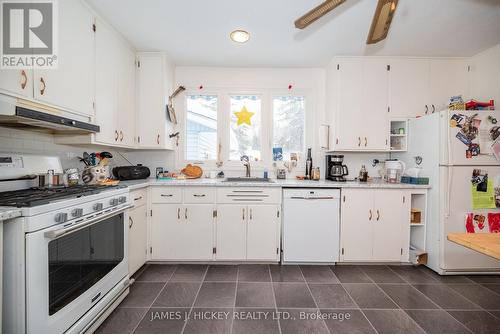 8 Tweedsmuir Place, Deep River, ON - Indoor Photo Showing Kitchen
