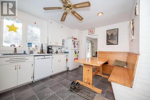 8 Tweedsmuir Place, Deep River, ON - Indoor Photo Showing Kitchen