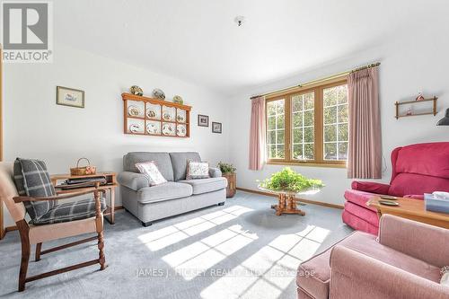 116 Frontenac Crescent, Deep River, ON - Indoor Photo Showing Living Room