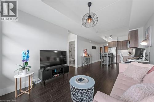 15 Prince Albert Boulevard Unit# 503, Kitchener, ON - Indoor Photo Showing Living Room