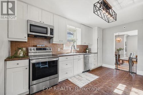 300 Melrose Avenue, Kitchener, ON - Indoor Photo Showing Kitchen
