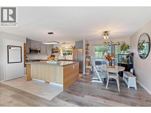 1525 Hollywood Road S, Kelowna, BC - Indoor