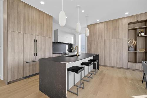 19 Ash Cove, Headingley, MB - Indoor Photo Showing Kitchen