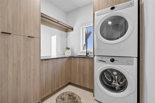 19 Ash Cove, Headingley, MB - Indoor Photo Showing Laundry Room