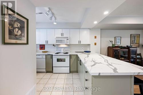 22 Cranberry Surf, Collingwood, ON - Indoor Photo Showing Kitchen