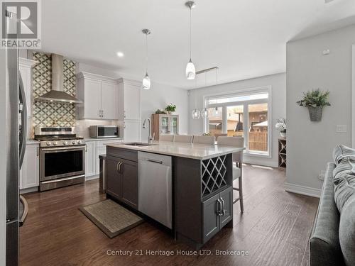 kitchen - 281 Regatta Drive, Welland (Dain City), ON - Indoor Photo Showing Kitchen With Upgraded Kitchen