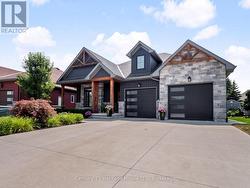 4 car driveway + 2 car garage! - 