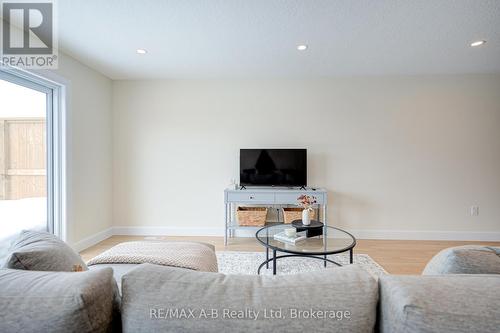 30 Linda Drive, Huron East (Seaforth), ON - Indoor Photo Showing Living Room