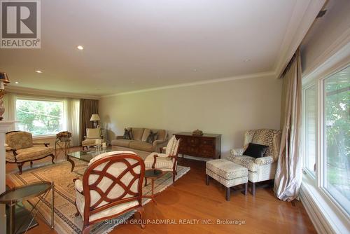 91 Forest Grove Drive, Toronto, ON - Indoor Photo Showing Living Room