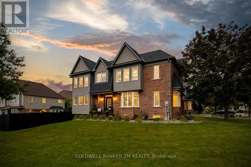 2 WOODBINE PLACE  Oshawa (Windfields), ON L1L 1C5