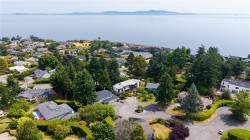 2059 Saltair Pl  Saanich, BC V8N 4S4