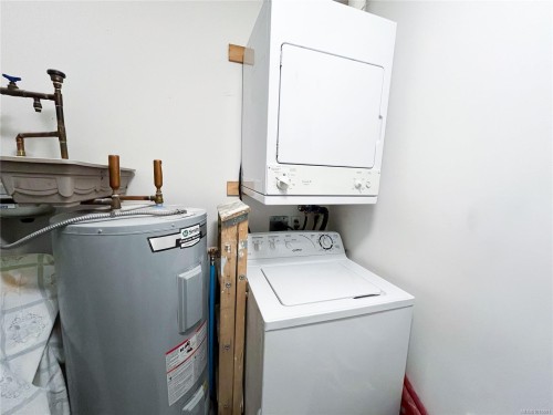 102-3855 11Th Ave, Port Alberni, BC - Indoor Photo Showing Laundry Room