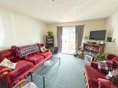102-3855 11Th Ave, Port Alberni, BC - Indoor Photo Showing Living Room