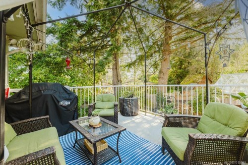 997 Karen Cres, Saanich, BC 