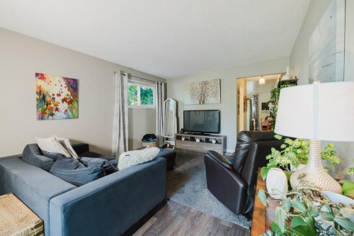 997 Karen Cres, Saanich, BC 