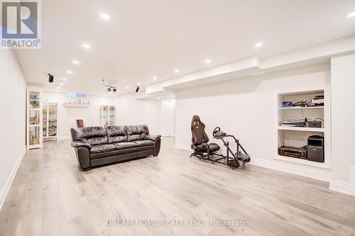 41 Mynden Way, Newmarket, ON - Indoor