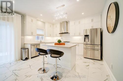 41 Mynden Way, Newmarket, ON - Indoor Photo Showing Kitchen With Upgraded Kitchen