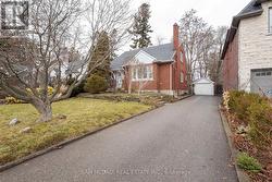 11 BRANT AVENUE  Mississauga, ON L5G 3N9