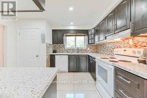 6 Beechwood Crescent, Brampton, ON - Indoor Photo Showing Kitchen With Upgraded Kitchen