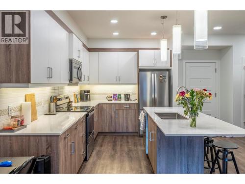 410 5Th  S Avenue Unit# 1104, Golden, BC - Indoor Photo Showing Kitchen With Upgraded Kitchen