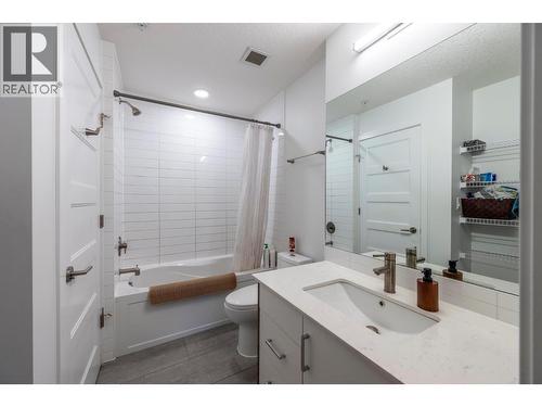 410 5Th  S Avenue Unit# 1104, Golden, BC - Indoor Photo Showing Bathroom